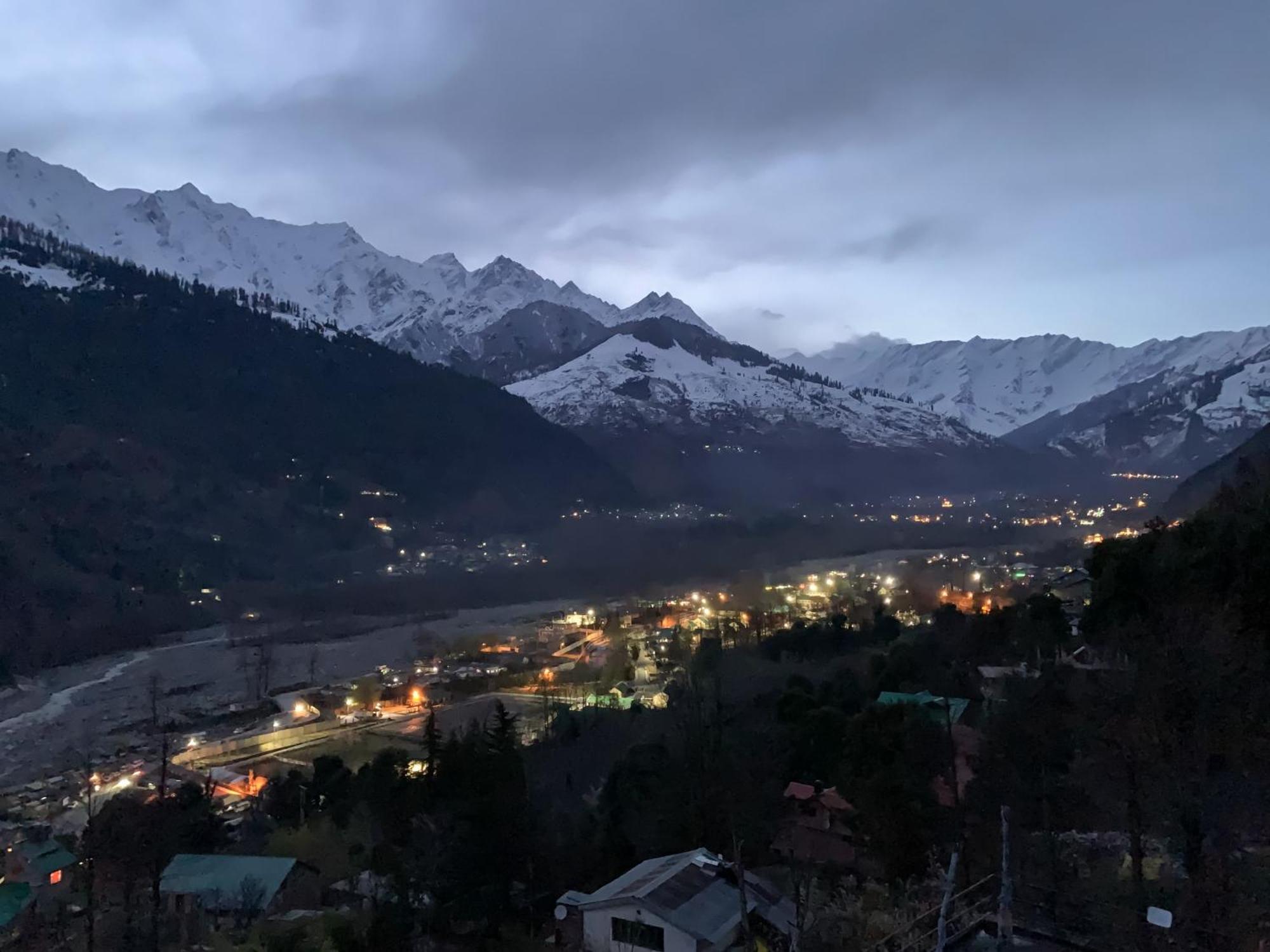 Hotel Arohi Vashist エクステリア 写真