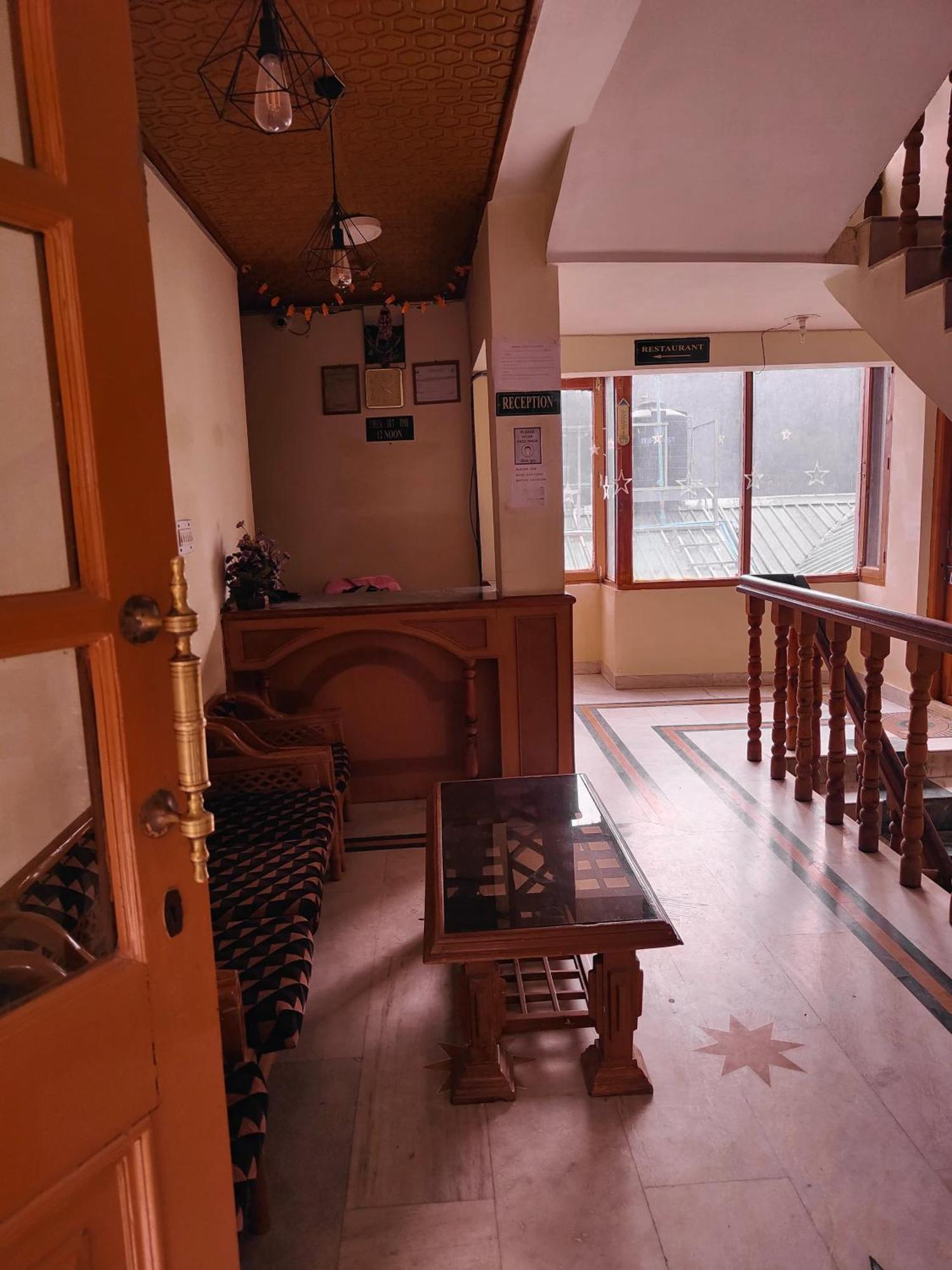 Hotel Arohi Vashist エクステリア 写真